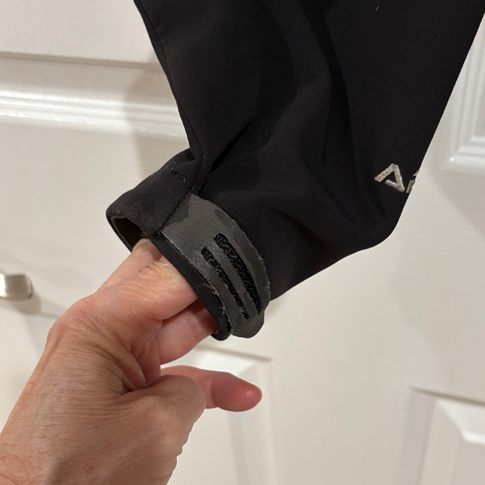 The North Face Men's Black Performance Jacket - Picture 4 of 4